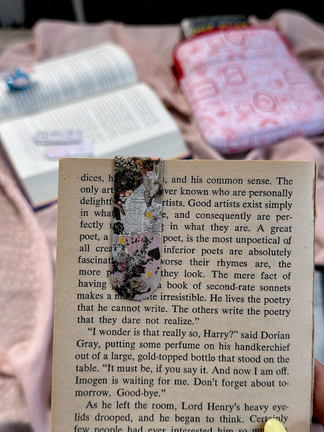 Amore Magnetic Bookmark