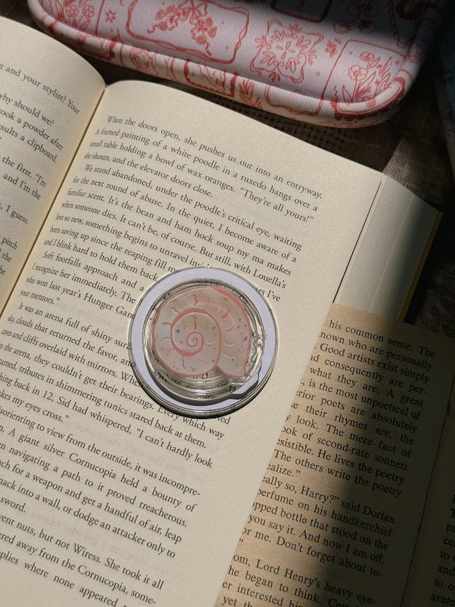 Seashell Magnetic Grip | Kindle and Phone Accessory
