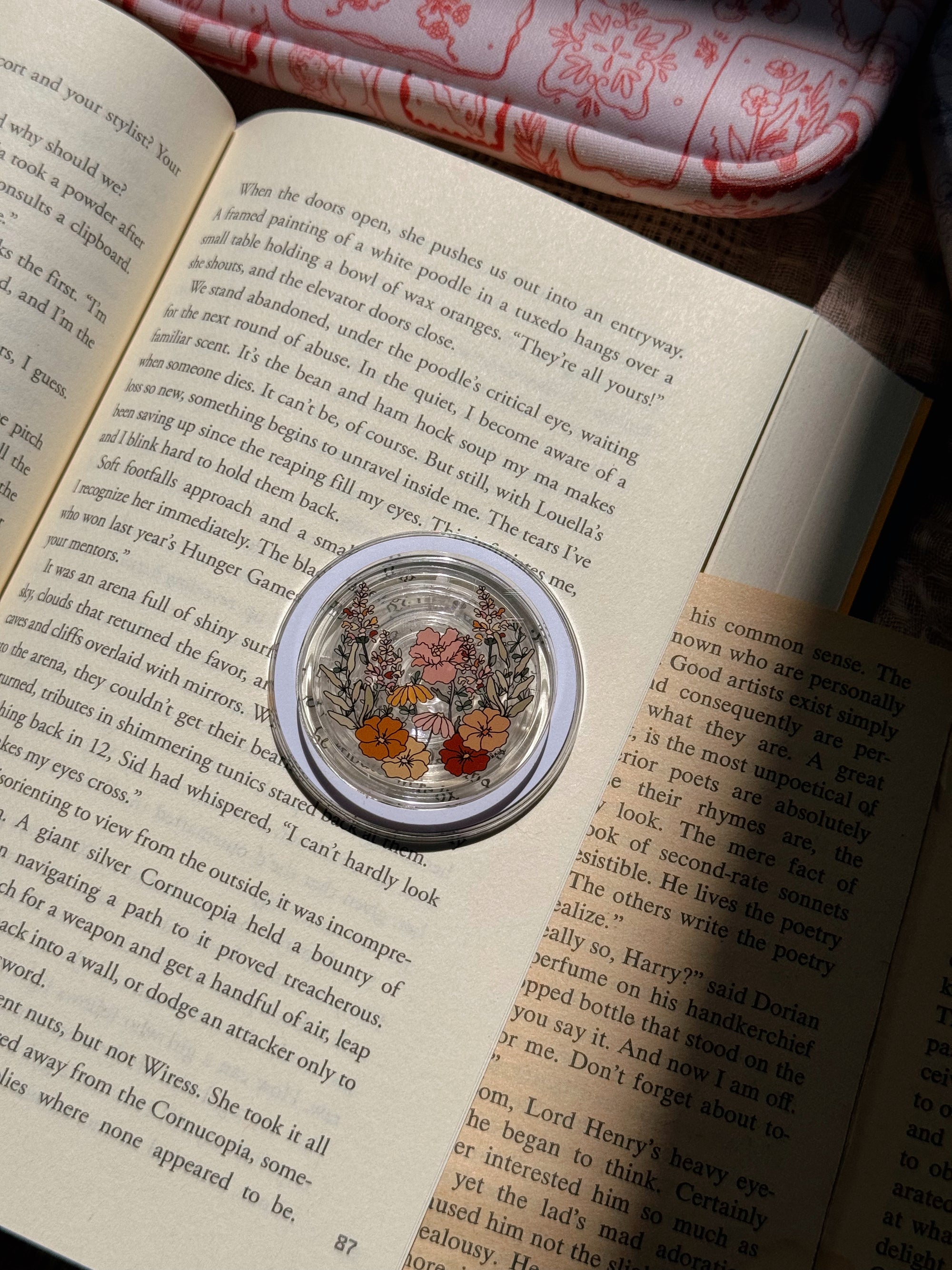 Wild Flower Magnetic Grip | Kindle and Phone Accessory