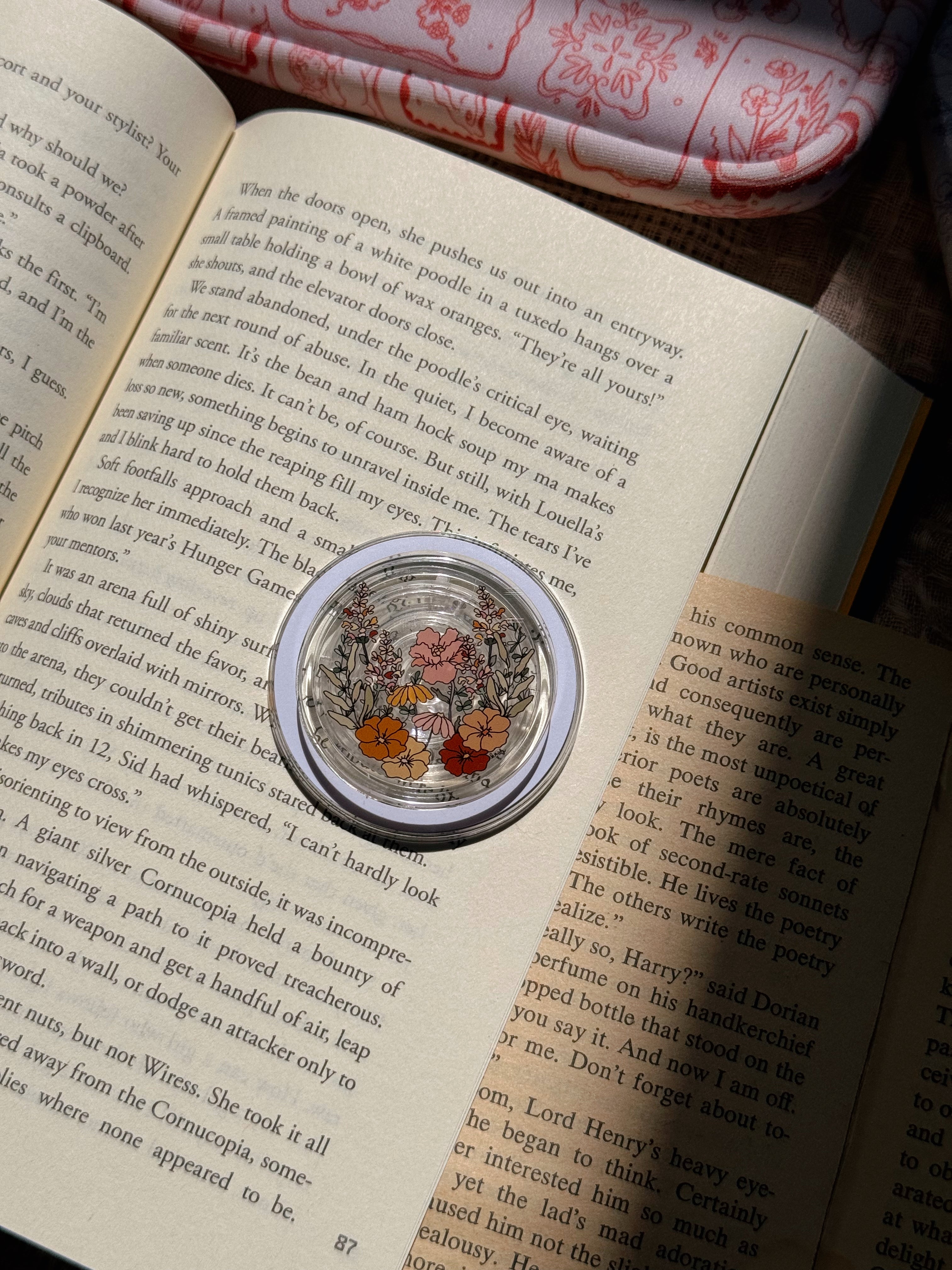Wild Flower Magnetic Grip | Kindle and Phone Accessory